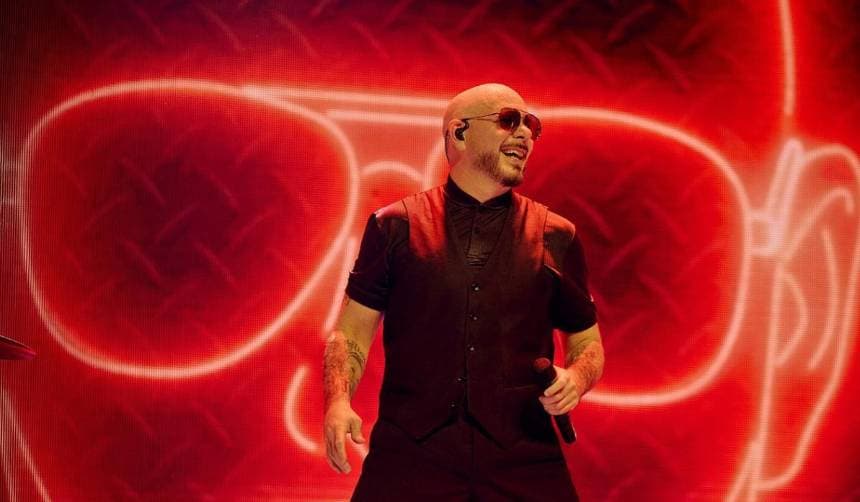 Pitbull anunció una nueva gira mundial y una edición ampliada de su álbum Pitcoin.